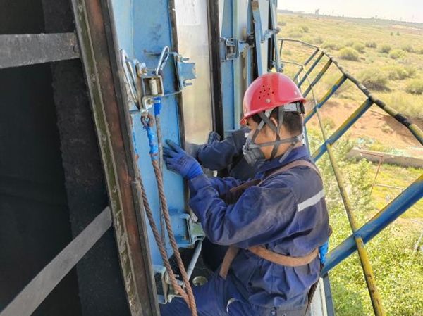 新型能源神木分公司:看看检修现场的“流行色”2.jpg 新型能源神木分公司:看看检修现场的“流行色”2.jpg